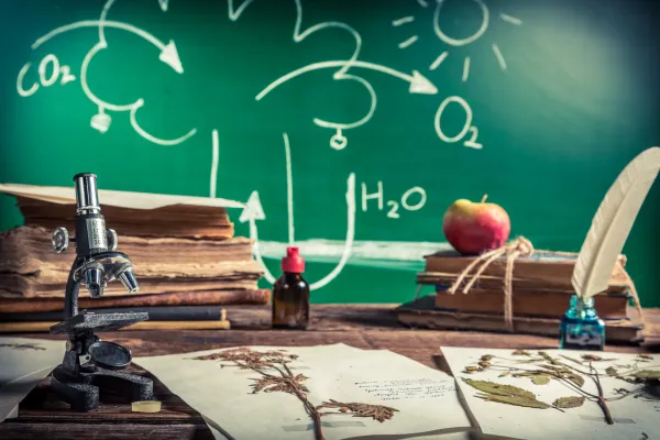 vintage-microscope-on-biology-lesson-2026-01-09-06-43-24-utc-697b8c31b10ea